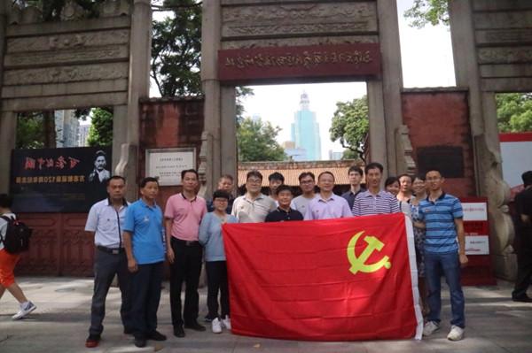 示范场党支部到广州农民运动讲习所开展革命传统教育